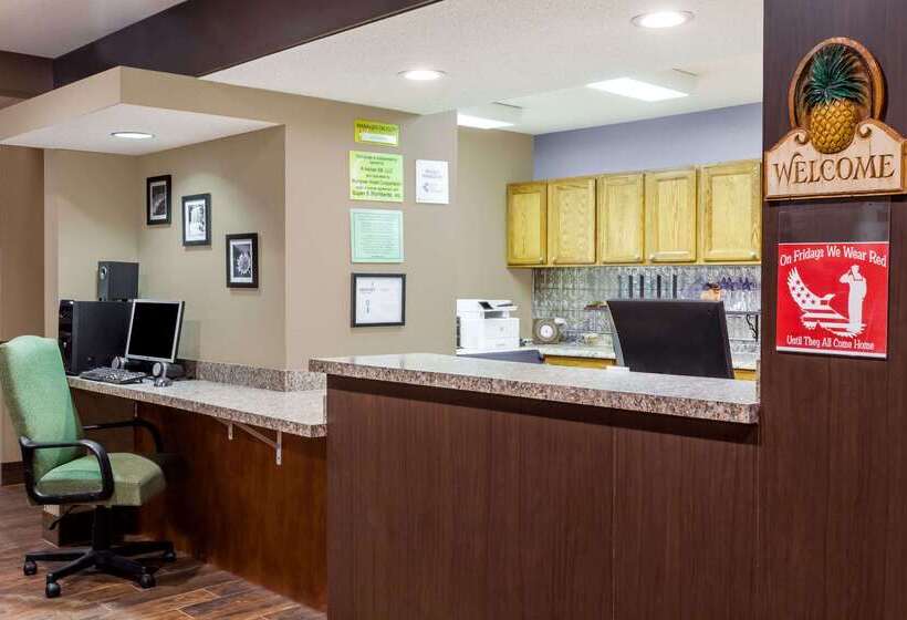 فندق على الطريق Super 8 By Wyndham Adrian