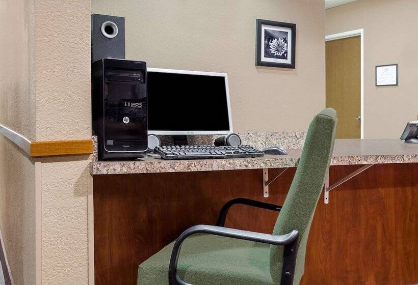 فندق على الطريق Super 8 By Wyndham Adrian