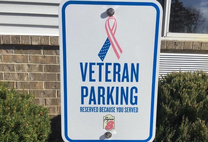 فندق على الطريق Super 8 By Wyndham Adrian