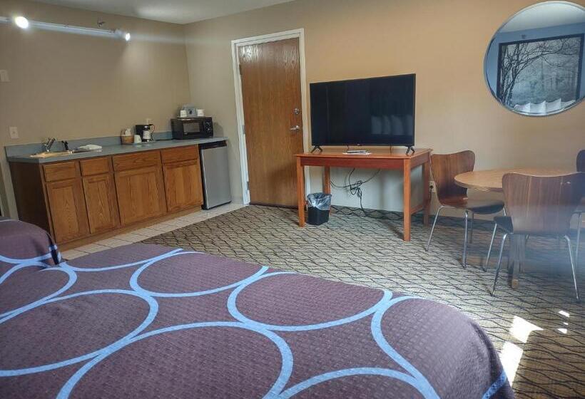 فندق على الطريق Super 8 By Wyndham Adrian