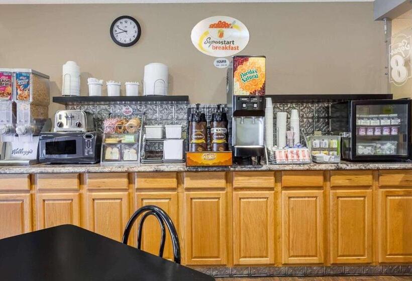 فندق على الطريق Super 8 By Wyndham Adrian