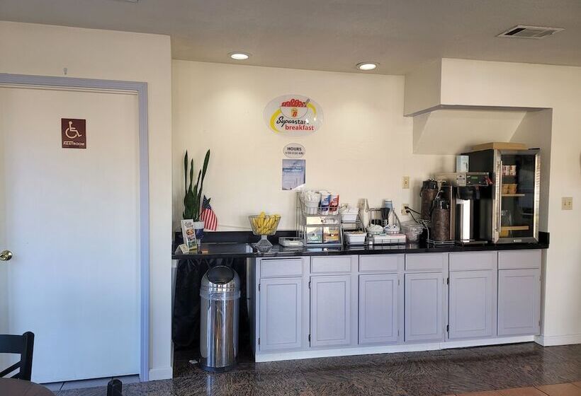 فندق على الطريق Super 8 By Wyndham Arkadelphia Caddo Valley Area