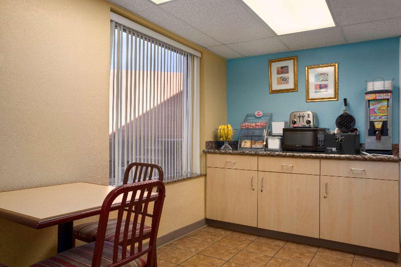 مُتل Super 8 By Wyndham Austin Downtown/capitol Area