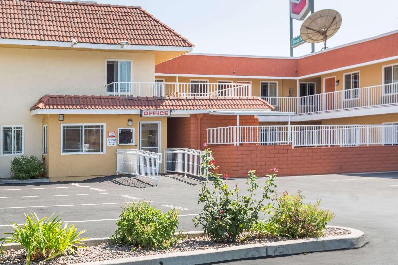 モーテル Super 8 By Wyndham Azusa