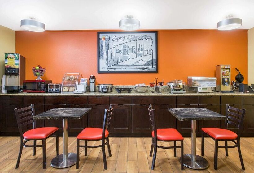 Мотель Super 8 By Wyndham Baker City