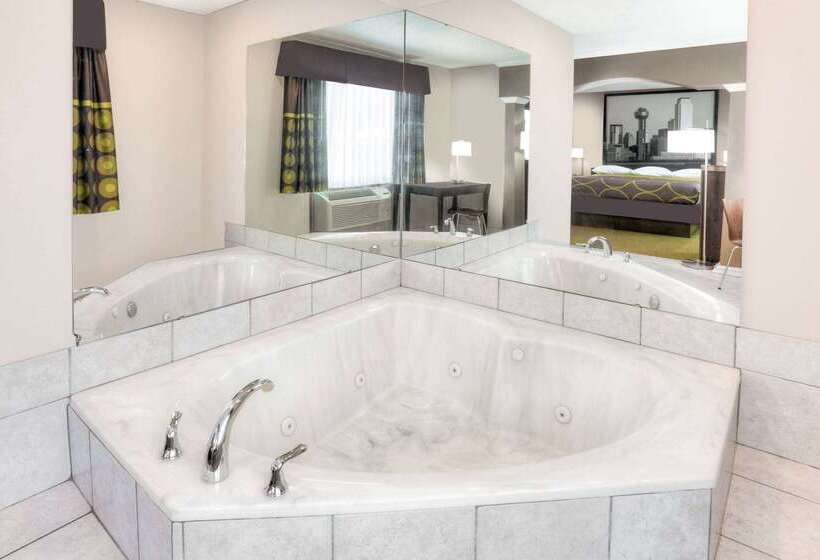 Мотель Super 8 By Wyndham Bedford Dfw Airport West