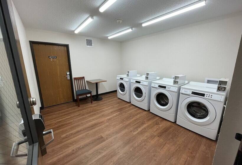 فندق على الطريق Super 8 By Wyndham Bemidji Mn