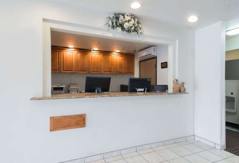 فندق على الطريق Super 8 By Wyndham Bernalillo