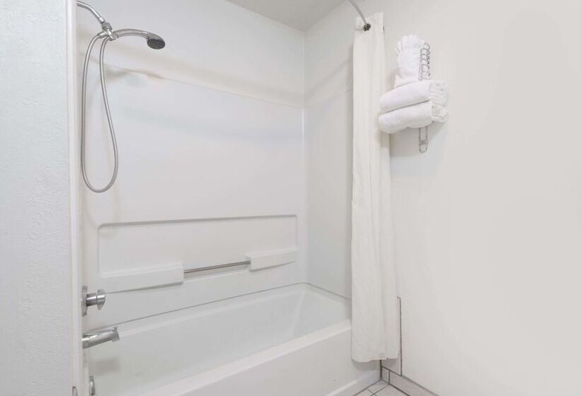 فندق على الطريق Super 8 By Wyndham Bernalillo