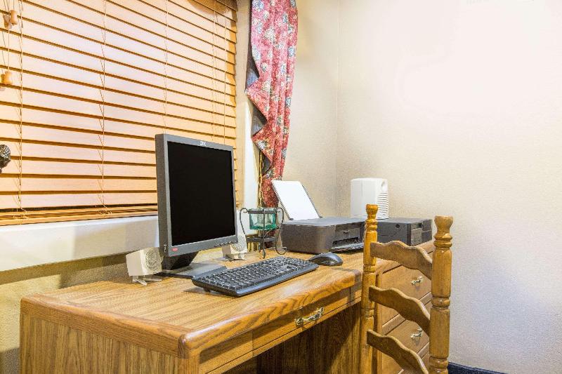 فندق على الطريق Super 8 By Wyndham Blue Earth