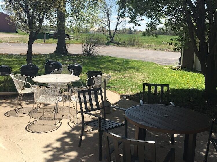 모텔 Super 8 By Wyndham Blue Earth