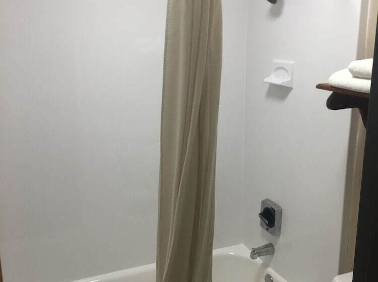 فندق على الطريق Super 8 By Wyndham Blue Earth