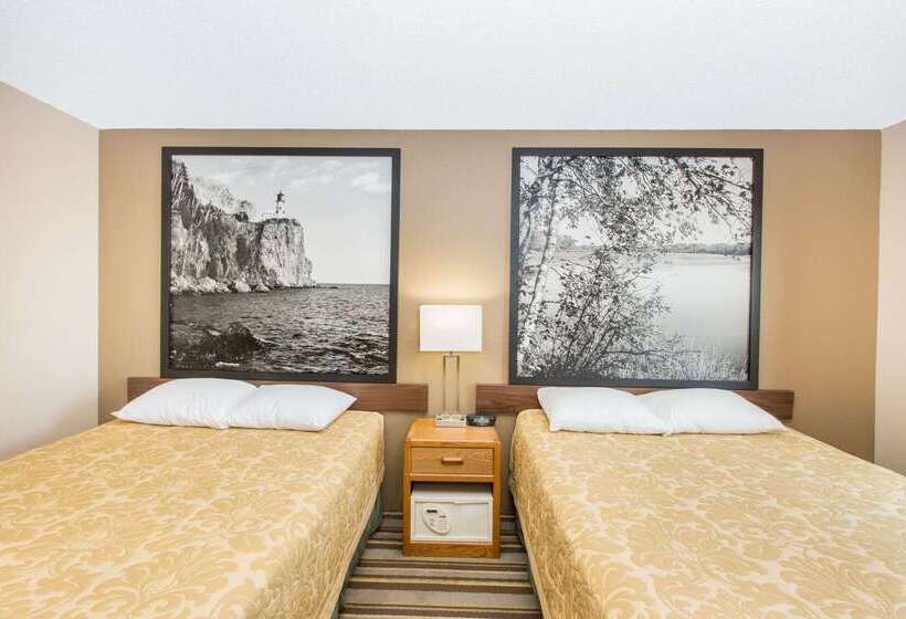 모텔 Super 8 By Wyndham Blue Earth