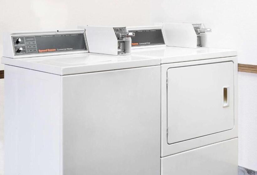 Мотель Super 8 By Wyndham Bolivar