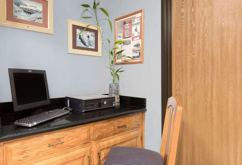 فندق على الطريق Super 8 By Wyndham Boone