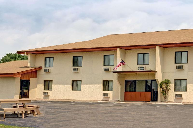 فندق على الطريق Budget Host Inn Buffalo