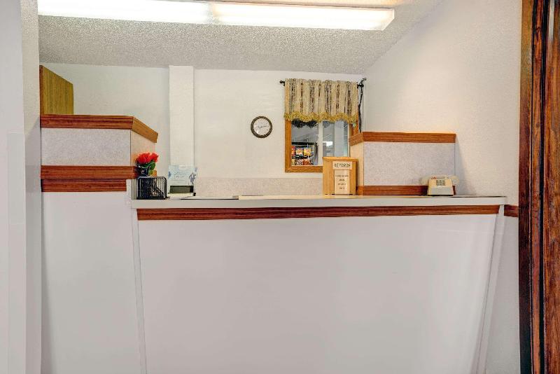 فندق على الطريق Budget Host Inn Buffalo