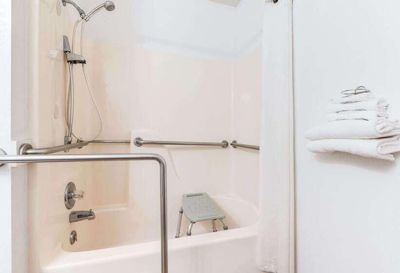 فندق على الطريق Super 8 By Wyndham Burlington