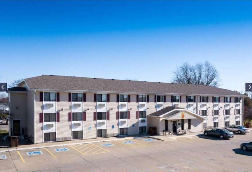 فندق على الطريق Super 8 By Wyndham Burlington