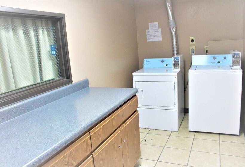 فندق على الطريق Super 8 By Wyndham Burlington