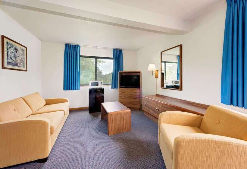 فندق على الطريق Super 8 By Wyndham Centerville