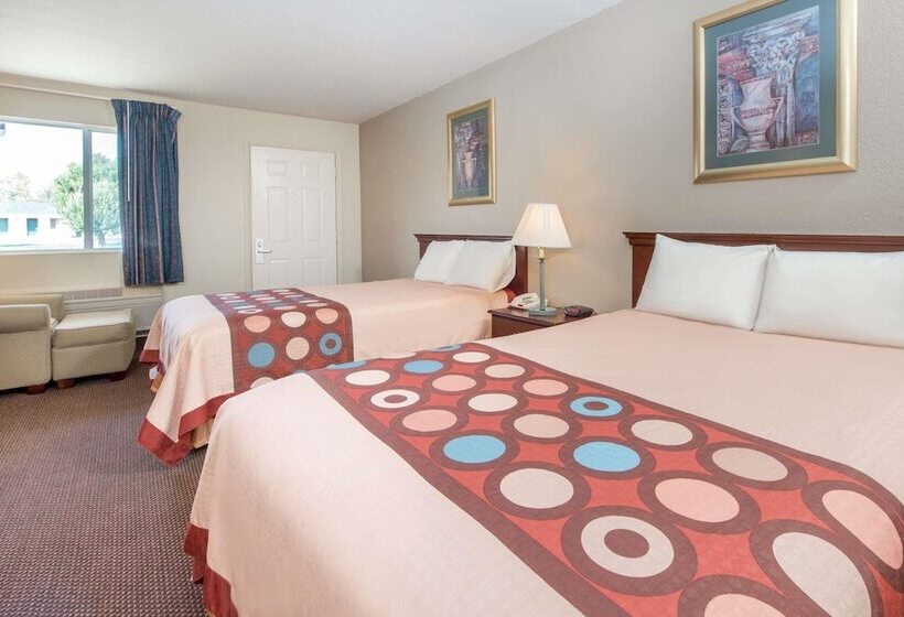 فندق على الطريق Super 8 By Wyndham Centervillerichmond