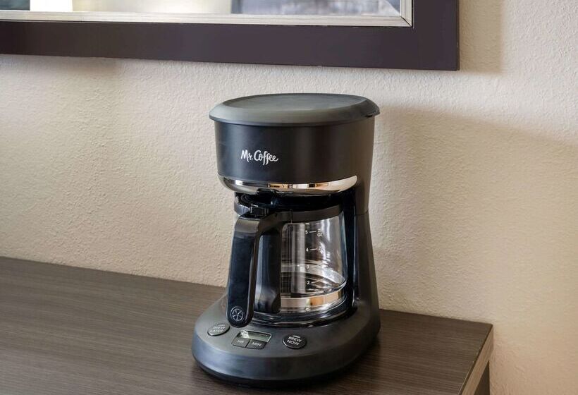 فندق على الطريق Super 8 By Wyndham Clinton