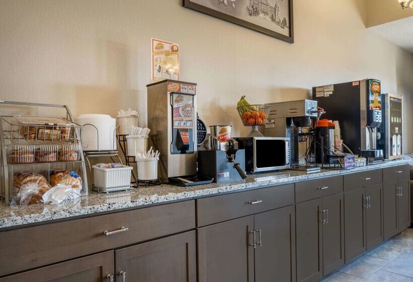 فندق على الطريق Super 8 By Wyndham Clinton