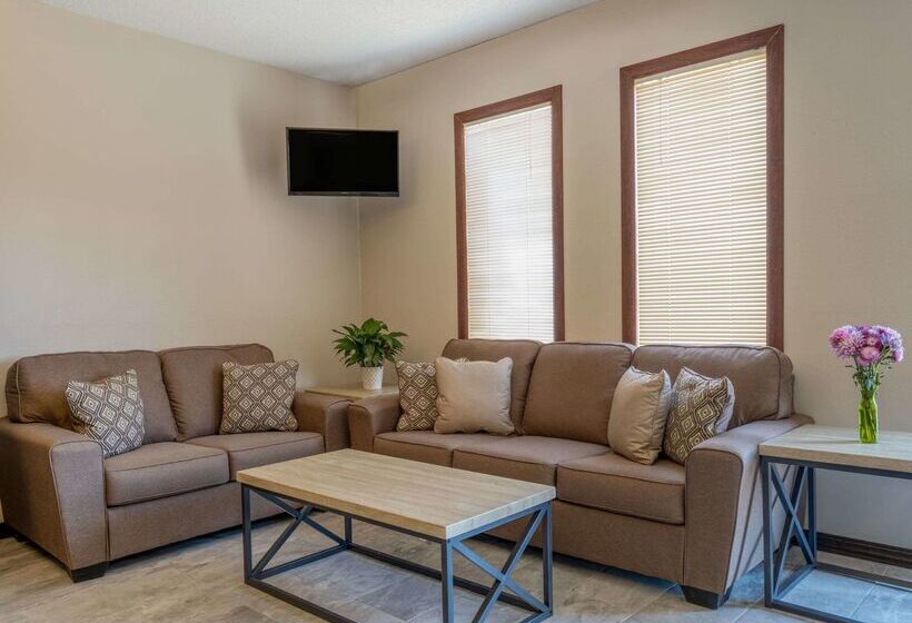 فندق على الطريق Super 8 By Wyndham Clinton