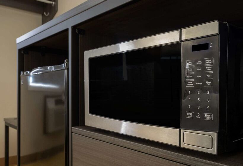 فندق على الطريق Super 8 By Wyndham Clinton