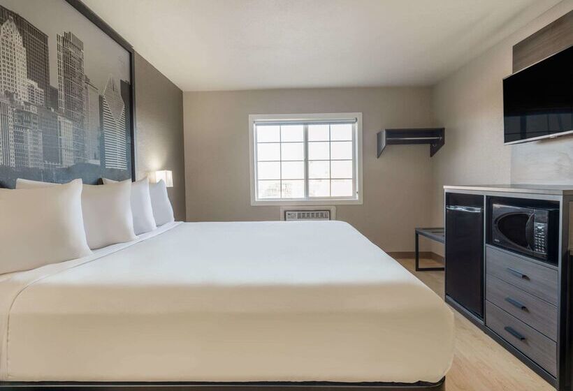 فندق على الطريق Super 8 By Wyndham Clinton