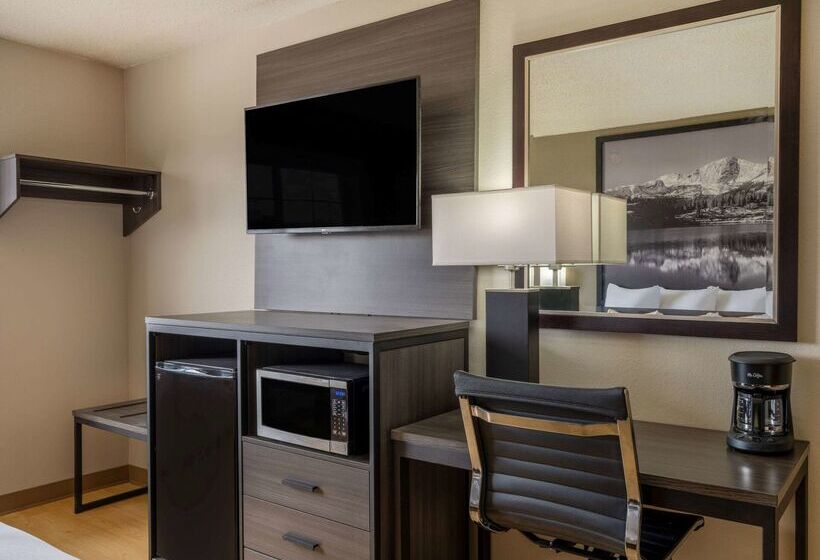 فندق على الطريق Super 8 By Wyndham Clinton