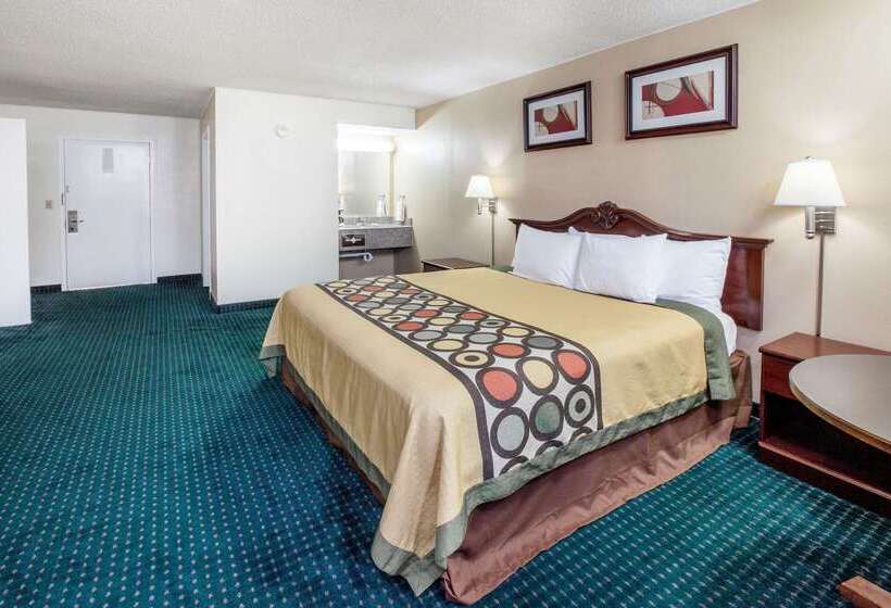 فندق على الطريق Super 8 By Wyndham Clinton