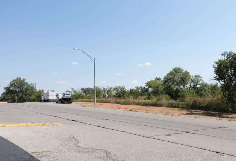 فندق على الطريق Super 8 By Wyndham Clinton