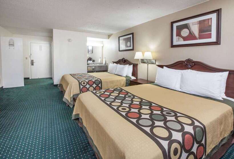 فندق على الطريق Super 8 By Wyndham Clinton