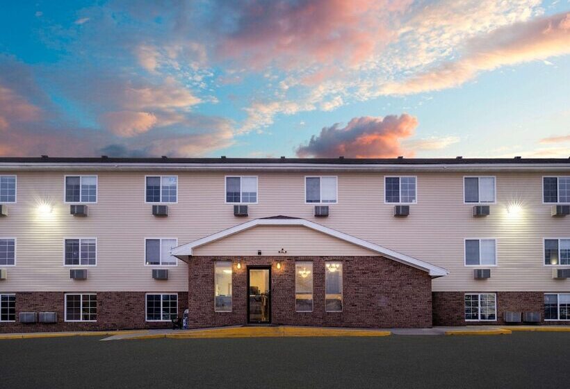 فندق على الطريق Super 8 By Wyndham Clinton