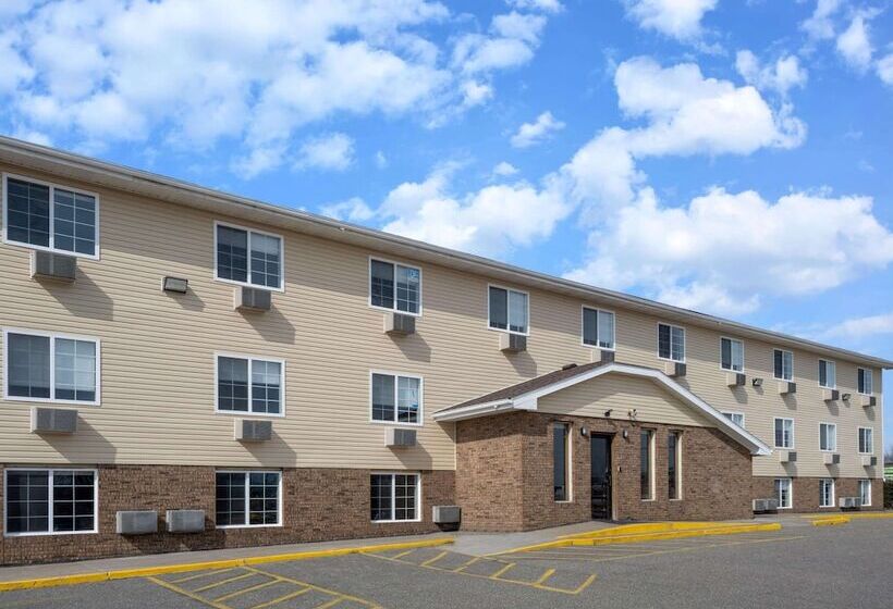 فندق على الطريق Super 8 By Wyndham Clinton