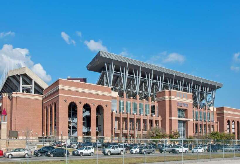 فندق على الطريق Super 8 By Wyndham College Station