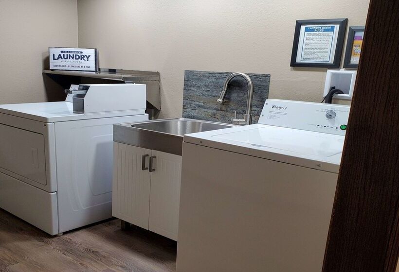 فندق على الطريق Super 8 By Wyndham Estherville