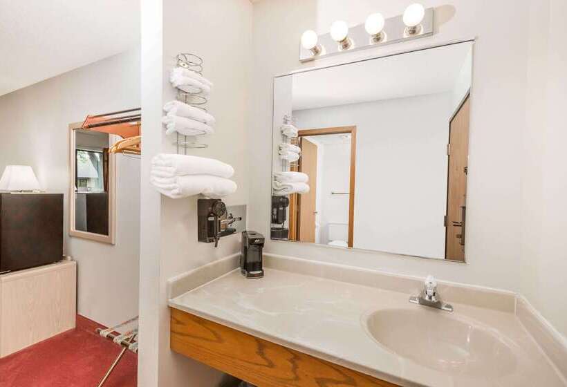 فندق على الطريق Super 8 By Wyndham Estherville