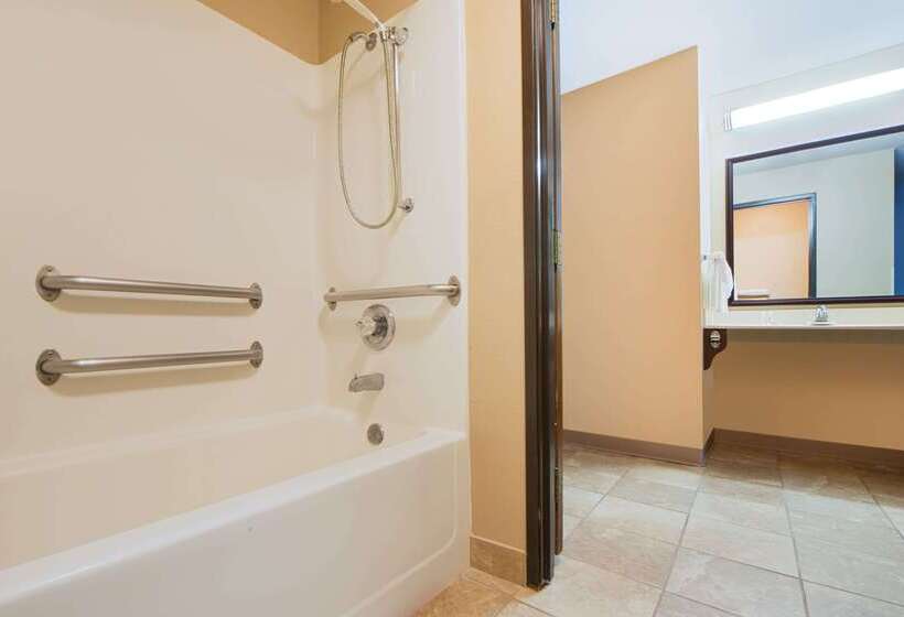 فندق على الطريق Super 8 By Wyndham Fairfield