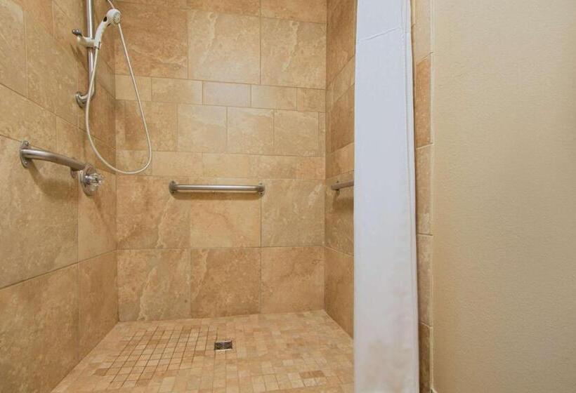 فندق على الطريق Super 8 By Wyndham Fairfield