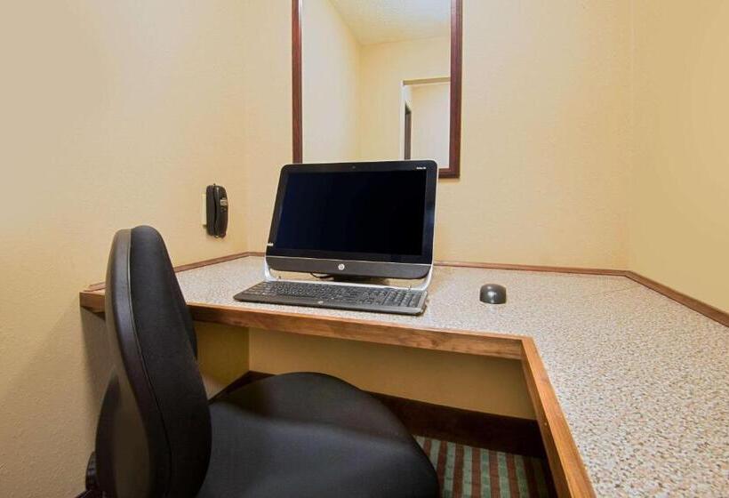 فندق على الطريق Super 8 By Wyndham Fairfield