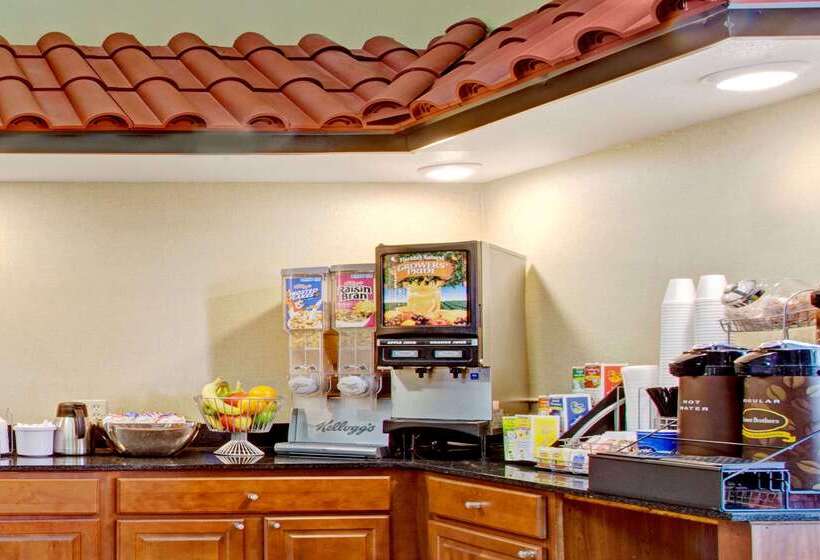 فندق على الطريق Super 8 By Wyndham Forrest City Ar