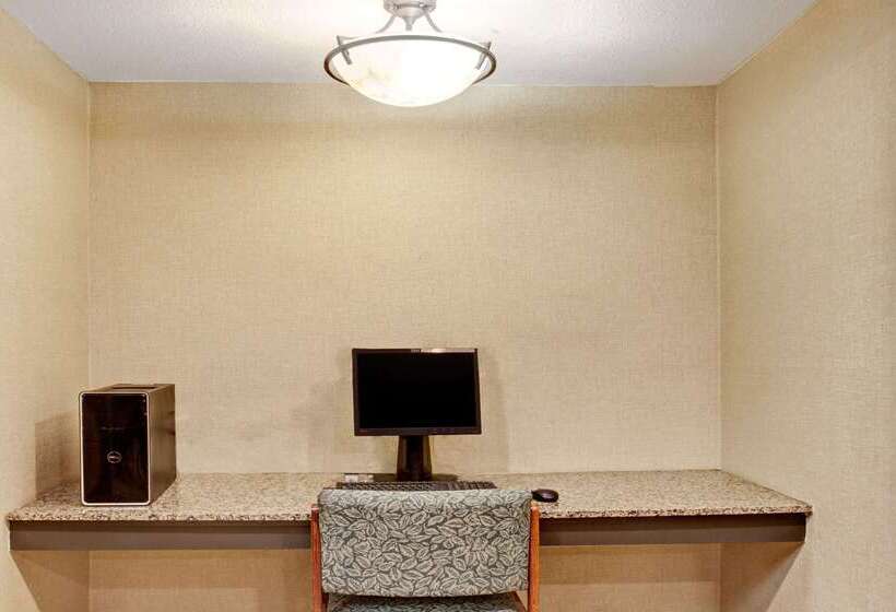 فندق على الطريق Super 8 By Wyndham Forrest City Ar