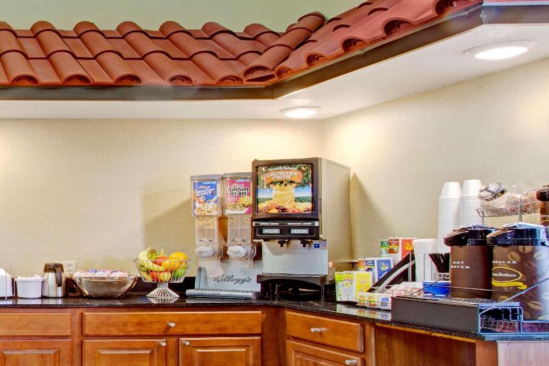 فندق على الطريق Super 8 By Wyndham Forrest City Ar