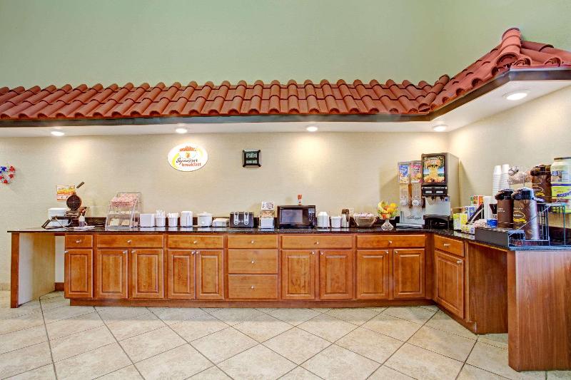 فندق على الطريق Super 8 By Wyndham Forrest City Ar