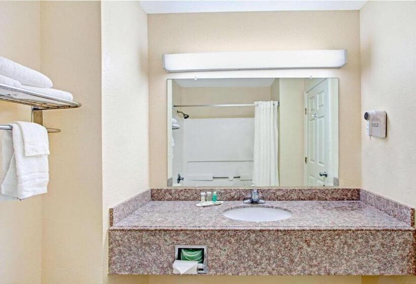 فندق على الطريق Super 8 By Wyndham Forrest City Ar