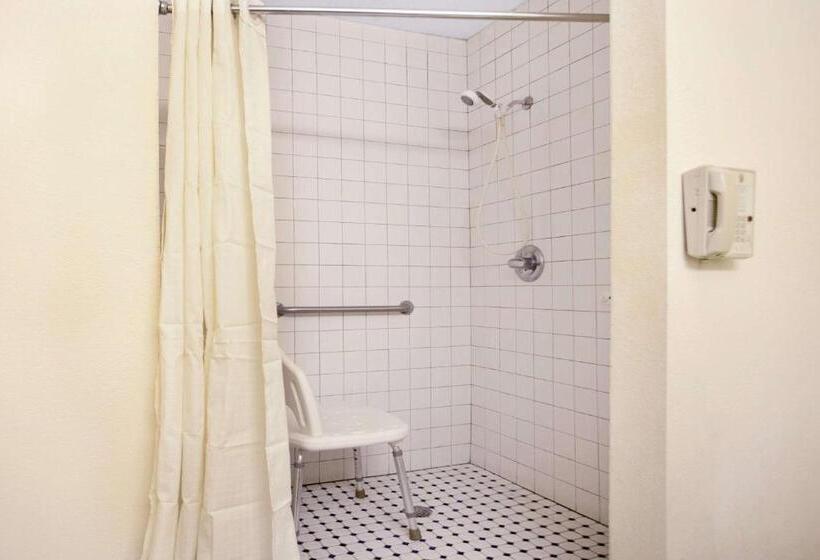 فندق على الطريق Super 8 By Wyndham Forrest City Ar