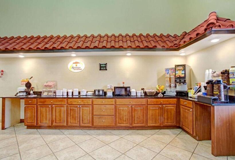 فندق على الطريق Super 8 By Wyndham Forrest City Ar